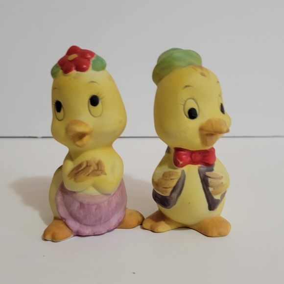 Vintage Ceramic Yellow Anthropomorphic Ducklings Salt and Pepper Shakers - Picture 5 of 5